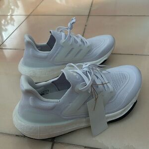 Adidas Ultraboost 2023 Light Size 8
